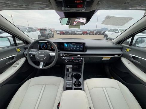 New 2025 Hyundai Sonata SE FWD image 6
