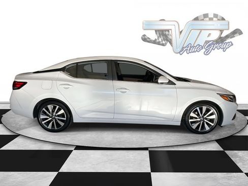 Used 2020 Nissan Sentra SV w/ SV Premium Package image 4
