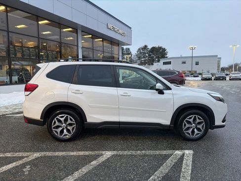 Used 2022 Subaru Forester Premium image 12