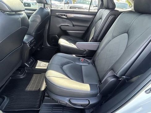 Used 2023 Toyota Highlander Platinum image 27