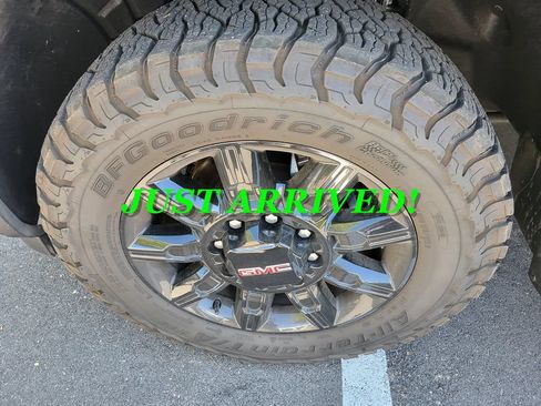 Used 2025 GMC Sierra 3500 AT4 w/ AT4 Premium Plus Package AWD/4WD image 4