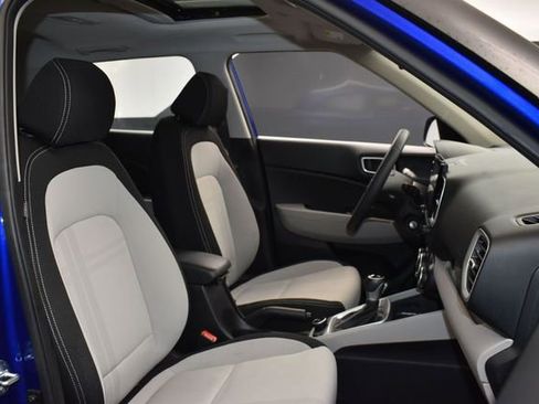 Used 2023 Hyundai Venue SEL FWD image 13