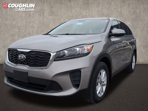Used 2019 Kia Sorento LX image 3