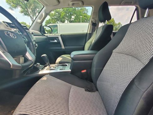 Used 2018 Toyota 4Runner SR5 AWD/4WD image 3