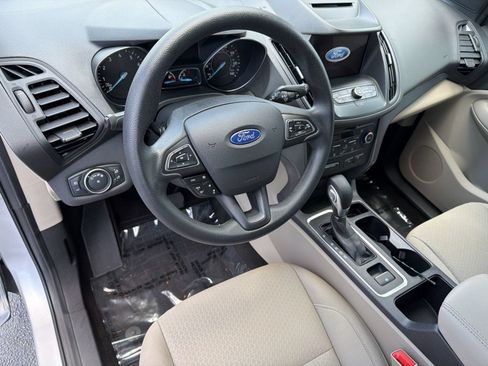 Used 2018 Ford Escape SE w/ Ford Safe & Smart Package AWD/4WD image 4