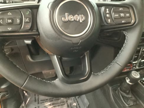New 2026 Jeep Wrangler Unlimited Rubicon w/ Xtreme 35 Tire Package AWD/4WD image 15