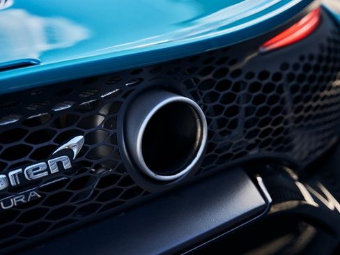 Used 2025 McLaren Artura Spider image 11