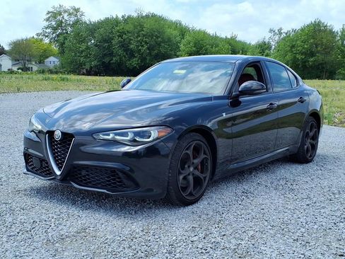 Used 2024 Alfa Romeo Giulia Ti w/ Performance Driving Package AWD/4WD image 9