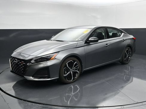 Used 2023 Nissan Altima 2.5 SR FWD image 4