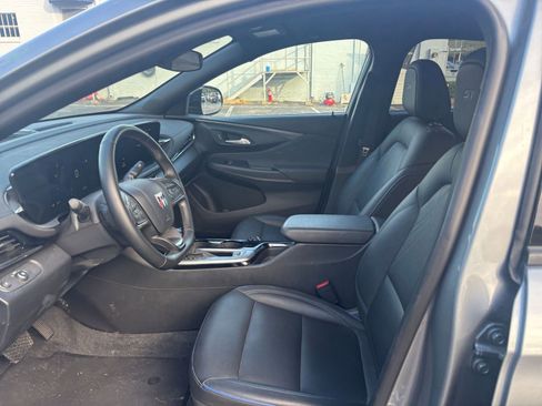 Used 2025 Buick Envista Sport Touring image 24
