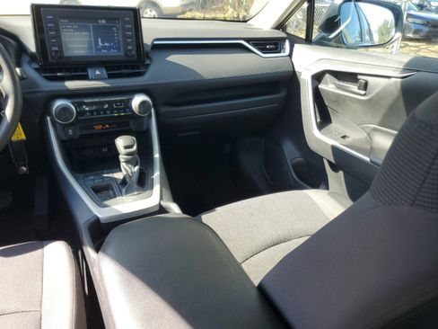 Used 2019 Toyota RAV4 LE image 15
