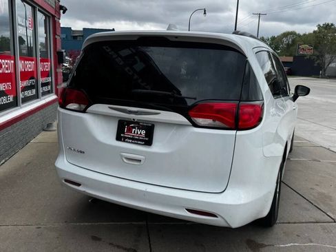 Used 2020 Chrysler Voyager Lxi FWD image 8
