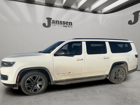 Used 2024 Jeep Wagoneer L Series II w/ Flexible Seating Group image 9