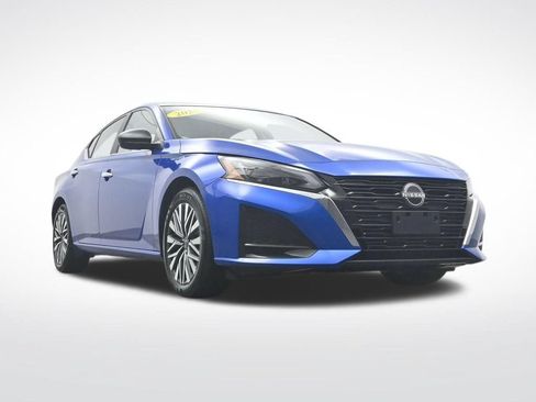 Used 2025 Nissan Altima 2.5 SV FWD image 38