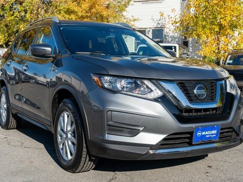 Used 2019 Nissan Rogue SV image 4