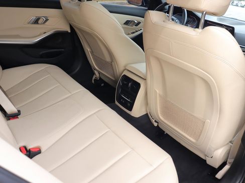 Used 2019 BMW 330i Sedan w/ Premium Package image 18