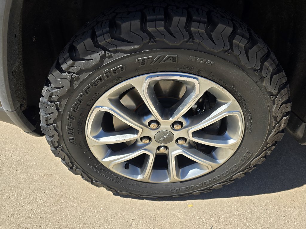 Used 2015 Jeep Grand Cherokee Limited AWD/4WD image 9