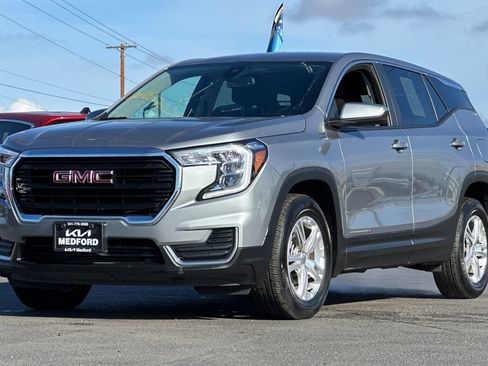Used 2024 GMC Terrain SLE image 9