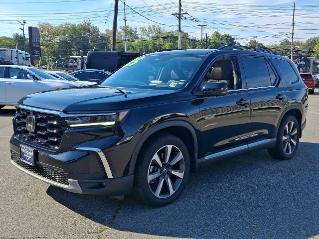 Used 2025 Honda Pilot Elite image 3