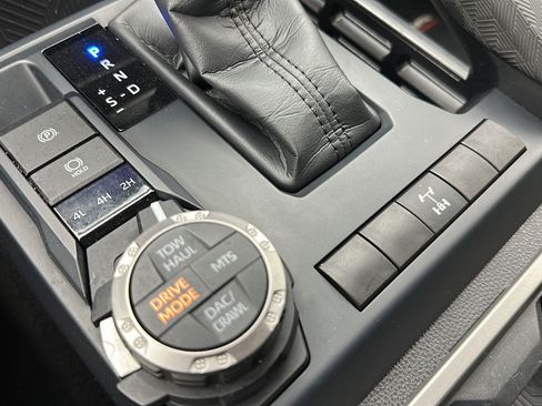 Used 2025 Toyota Tacoma TRD Off-Road AWD/4WD image 23