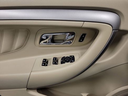 Used 2015 Ford Taurus SEL image 19