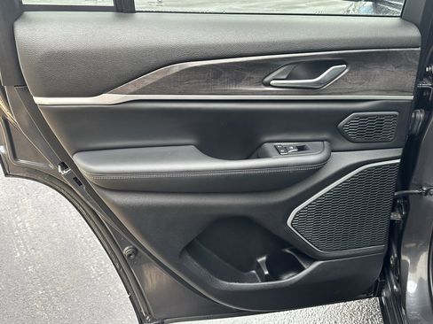 Used 2024 Jeep Grand Cherokee Limited 4xe image 13