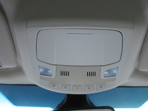 Used 2019 Ford Edge Titanium w/ Cold Weather Package image 18