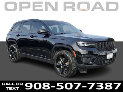 Used 2023 Jeep Grand Cherokee Altitude