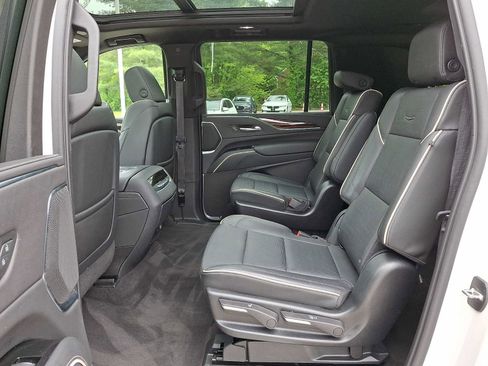 Used 2023 Cadillac Escalade ESV Premium Luxury AWD/4WD image 21