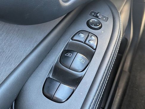 Used 2023 Nissan Murano S image 25