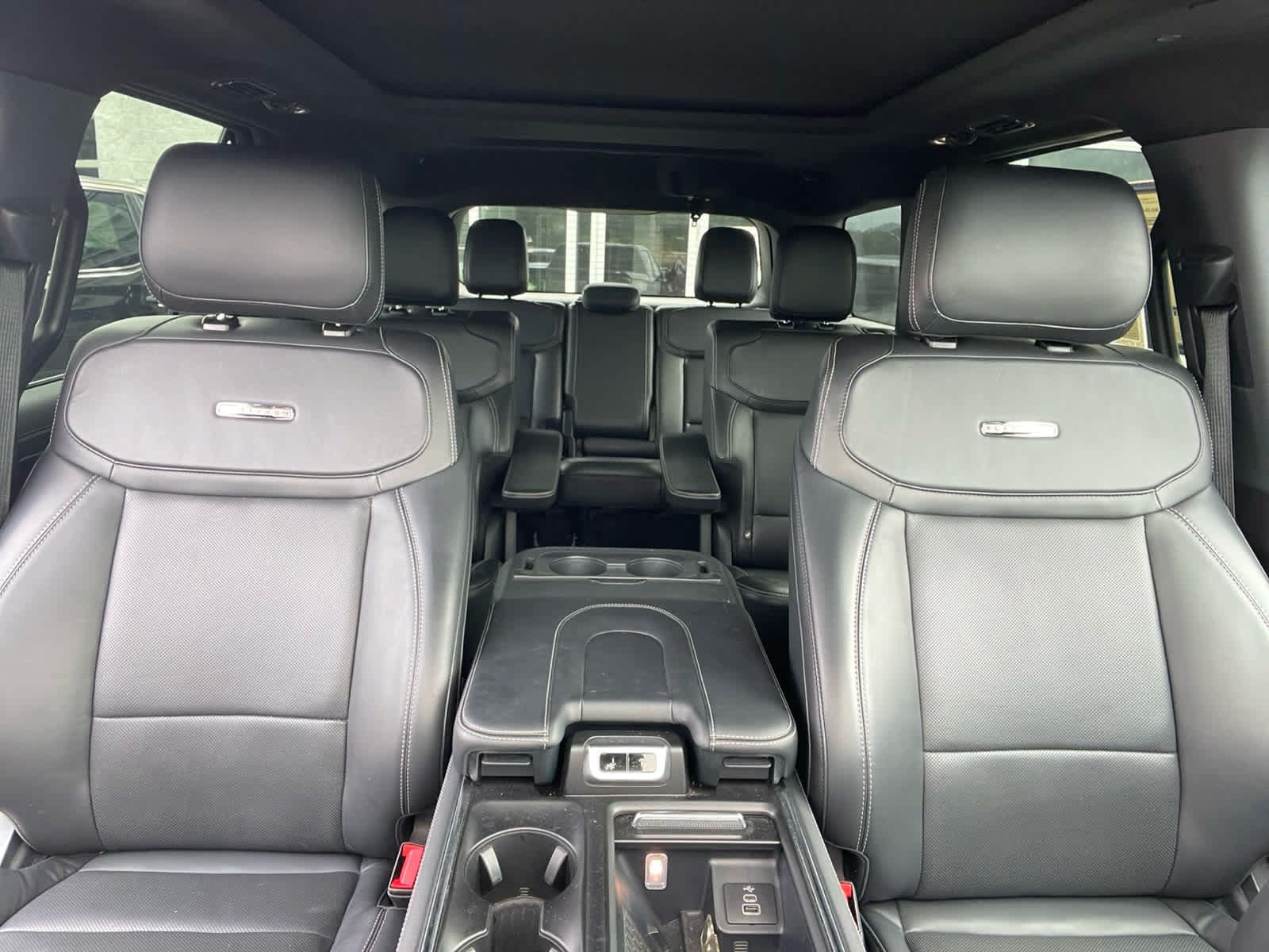 Used 2025 Ford Expedition Platinum w/ Stealth Performance Package AWD/4WD image 30