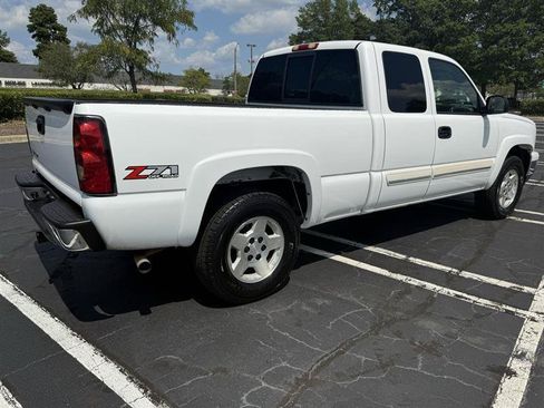 Used 2006 Chevrolet Silverado 1500 LT w/ Light Duty Power Package AWD/4WD image 7