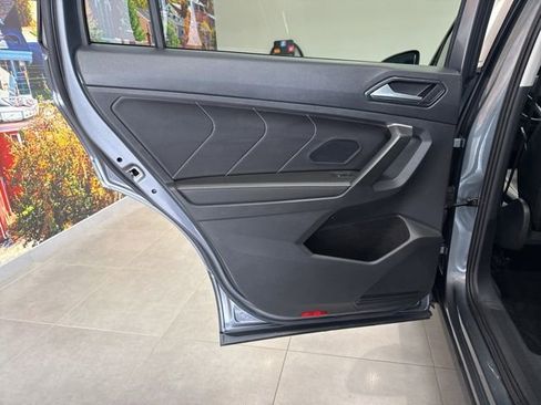 Used 2024 Volkswagen Tiguan SE image 35