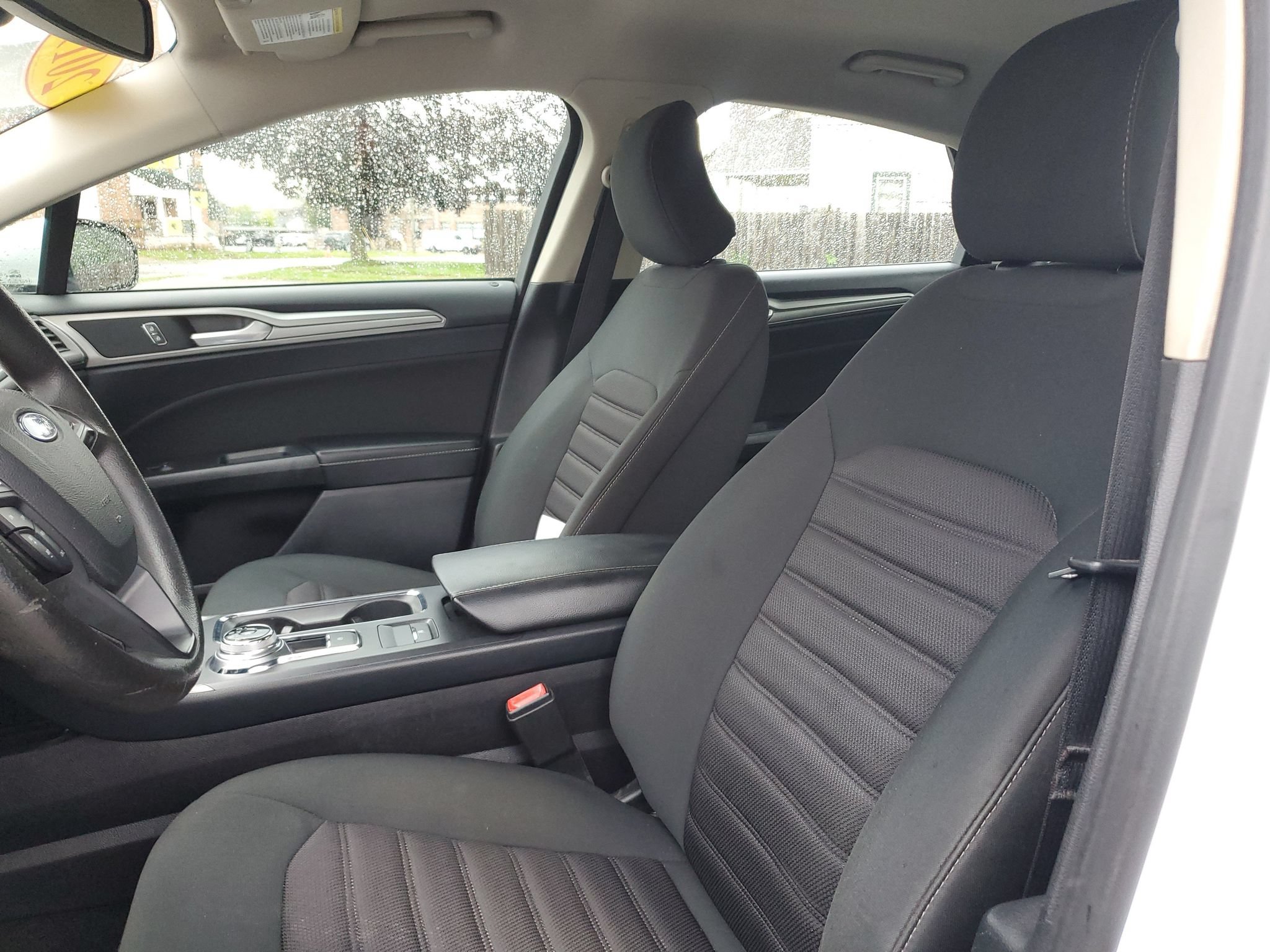 Used 2019 Ford Fusion SE FWD image 15