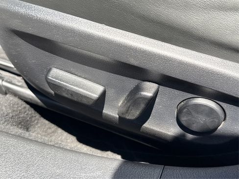 Used 2024 MAZDA MAZDA3 s FWD image 40