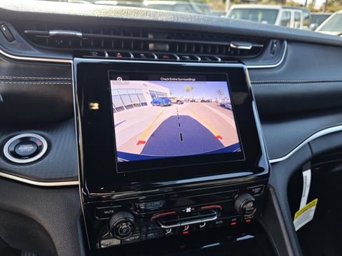 New 2025 Jeep Grand Cherokee image 16