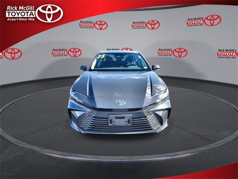 Used 2025 Toyota Camry LE image 3