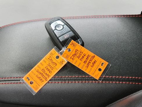 Used 2025 Ford Escape ST-Line AWD/4WD image 26