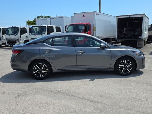 Used 2024 Nissan Sentra SV image 8