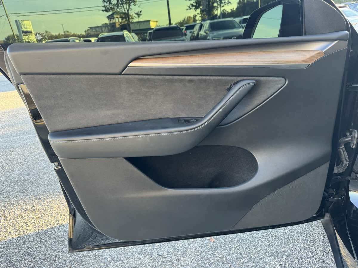 Used 2022 Tesla Model Y Performance AWD/4WD image 21