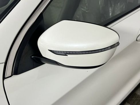 Used 2022 Nissan Rogue Sport SV FWD image 9