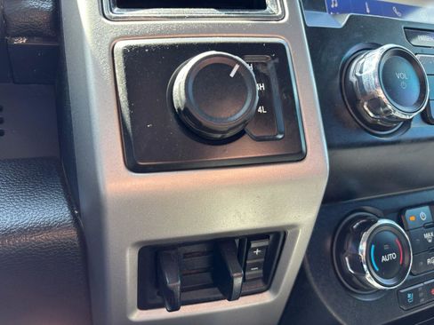 Used 2020 Ford F250 Lariat w/ Lariat Value Package AWD/4WD image 38