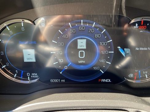 Used 2020 Cadillac Escalade Premium Luxury image 17