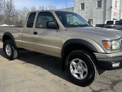 Used 2004 Toyota Tacoma 4x4 Xtracab image 8