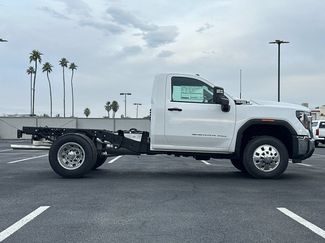 New 2025 GMC Sierra 3500 Pro w/ Convenience Package AWD/4WD video 3