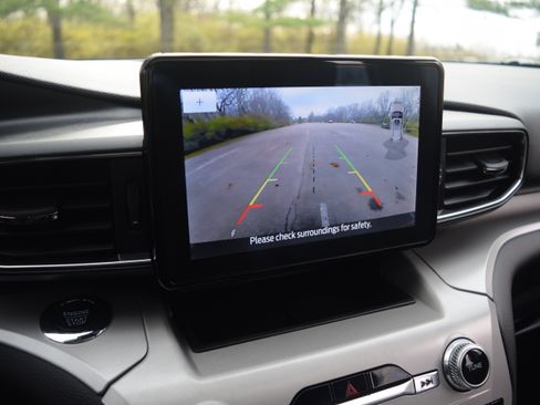 Used 2023 Ford Explorer XLT w/ Equipment Group 202A image 10