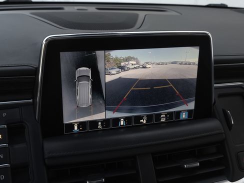 Used 2021 Chevrolet Suburban High Country image 22