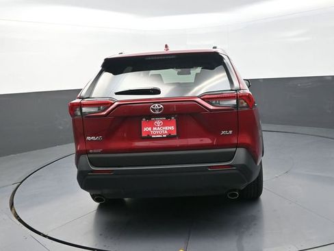 Used 2025 Toyota RAV4 XLE image 7