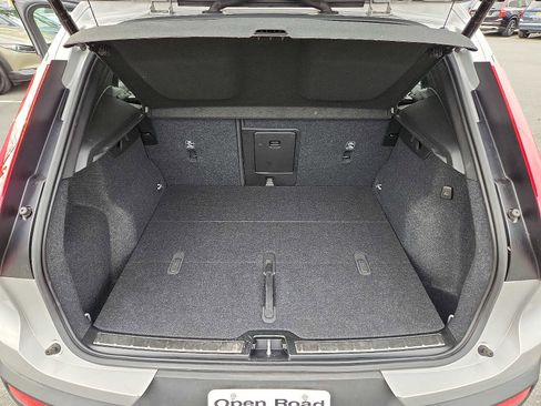 Certified 2023 Volvo XC40 B5 Plus w/ Protection Package Premier image 26