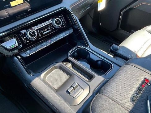 Used 2025 GMC Sierra 2500 AT4 w/ AT4 Premium Plus Package AWD/4WD image 17